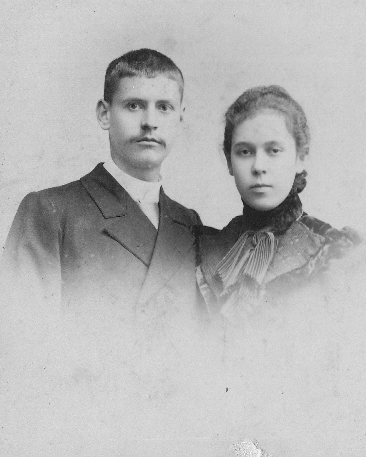 Валентин Александрович Вощинин с женой Прасковьей Николаевной, ур. Зворыкиной. 1890-е гг.